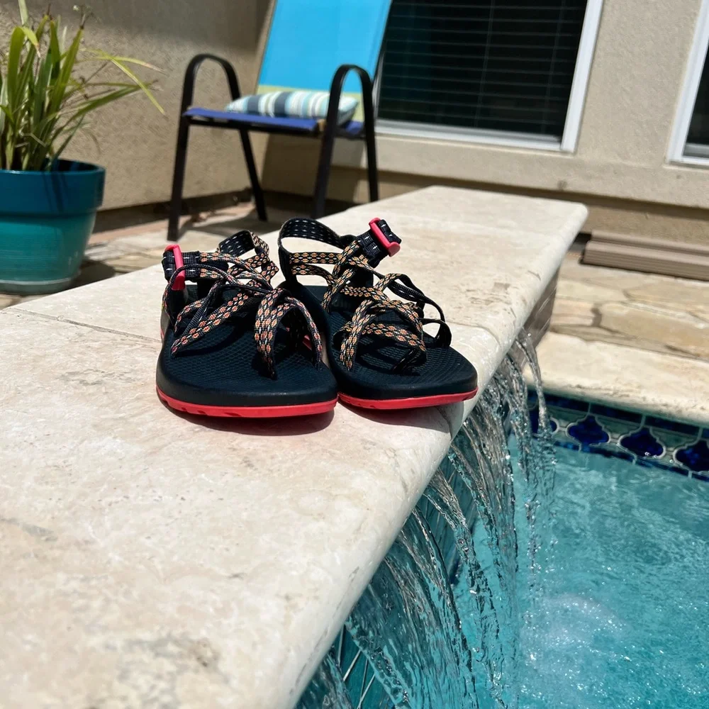 Bright, SQEAKY CLEAN, size 9 Women’s Chaco Sandals! Hiking, Biking, Beach Ready - Picture 8 of 8